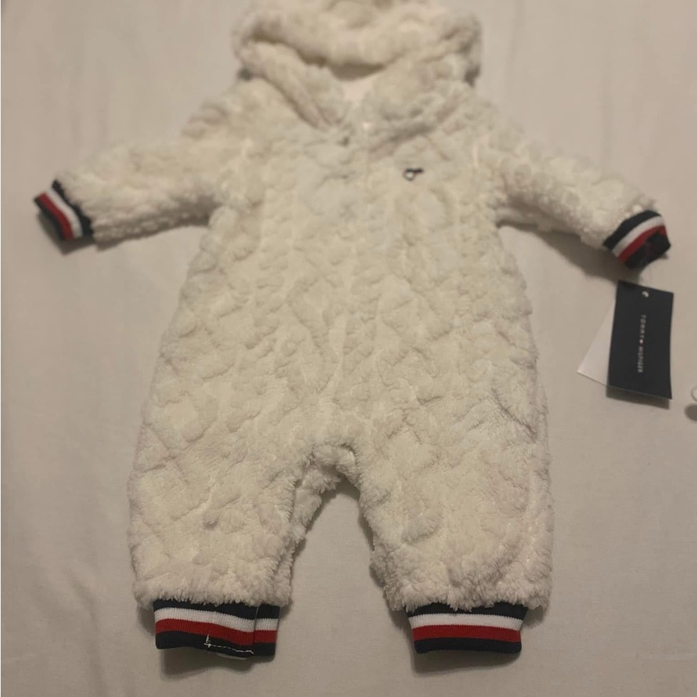 Never worn. Smoke and pet free home